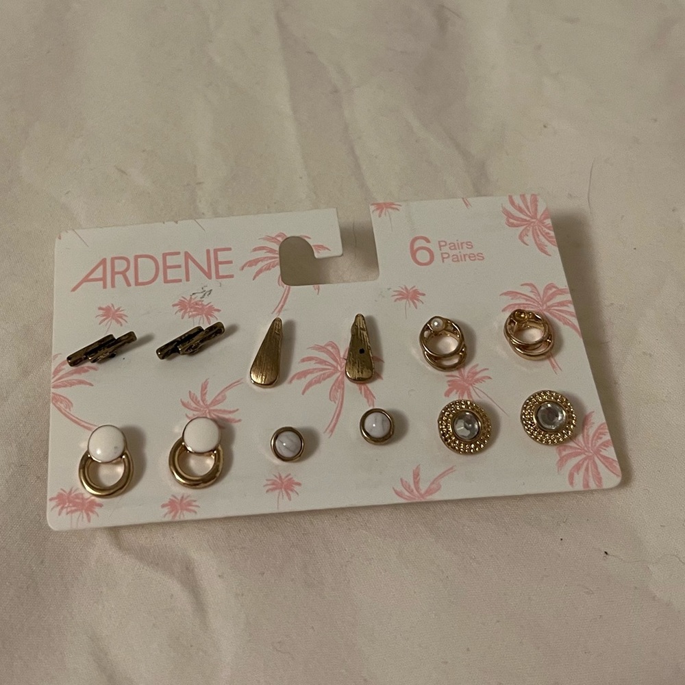🌸3 FOR 5🌸 Earring six pack